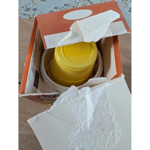 Vintage Solo Cup Dispenser For Bathroom Wall Mounted Retro Yellow New Old Stock - Picture 4 of 9